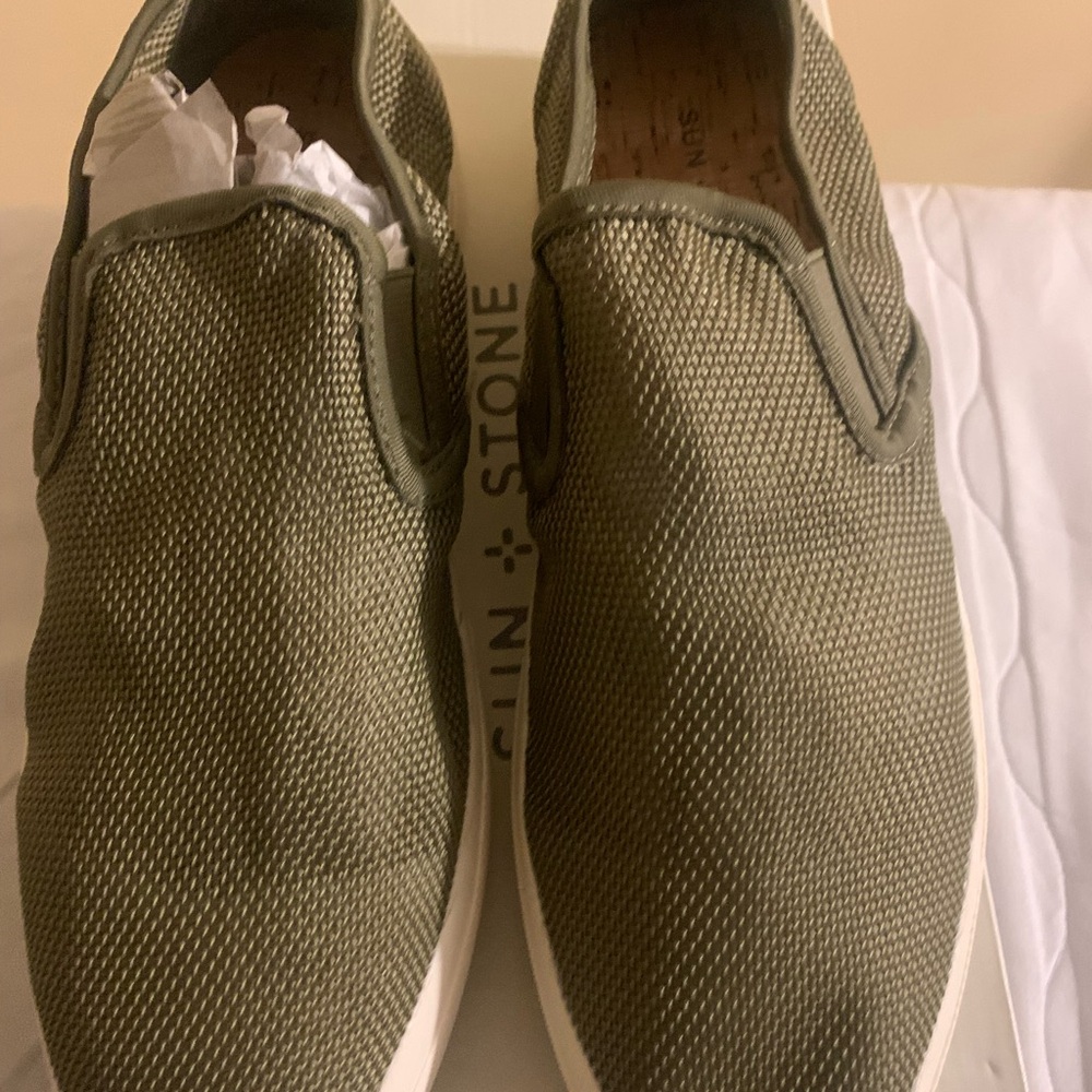 SUN STONE Mens Hunter Green Lyle Round Toe Platform Slip On Sneakers Shoes 9M